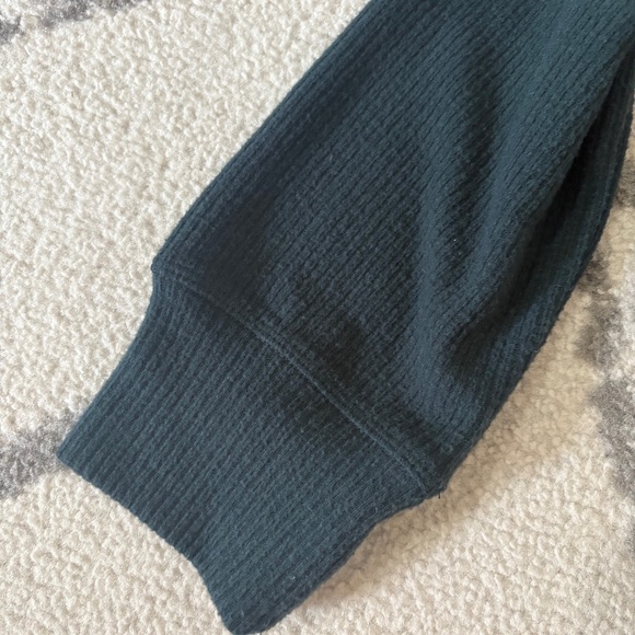 Green Asymmetrical Cropped Knit Long Sleeve Top- Old Navy - Picture 3 of 5